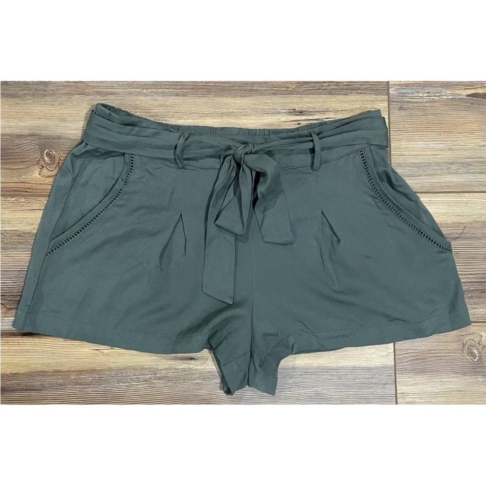 NEW BB Dakota Steve Madden Womens Dress Shorts Tie Waist Size Large Olive Green